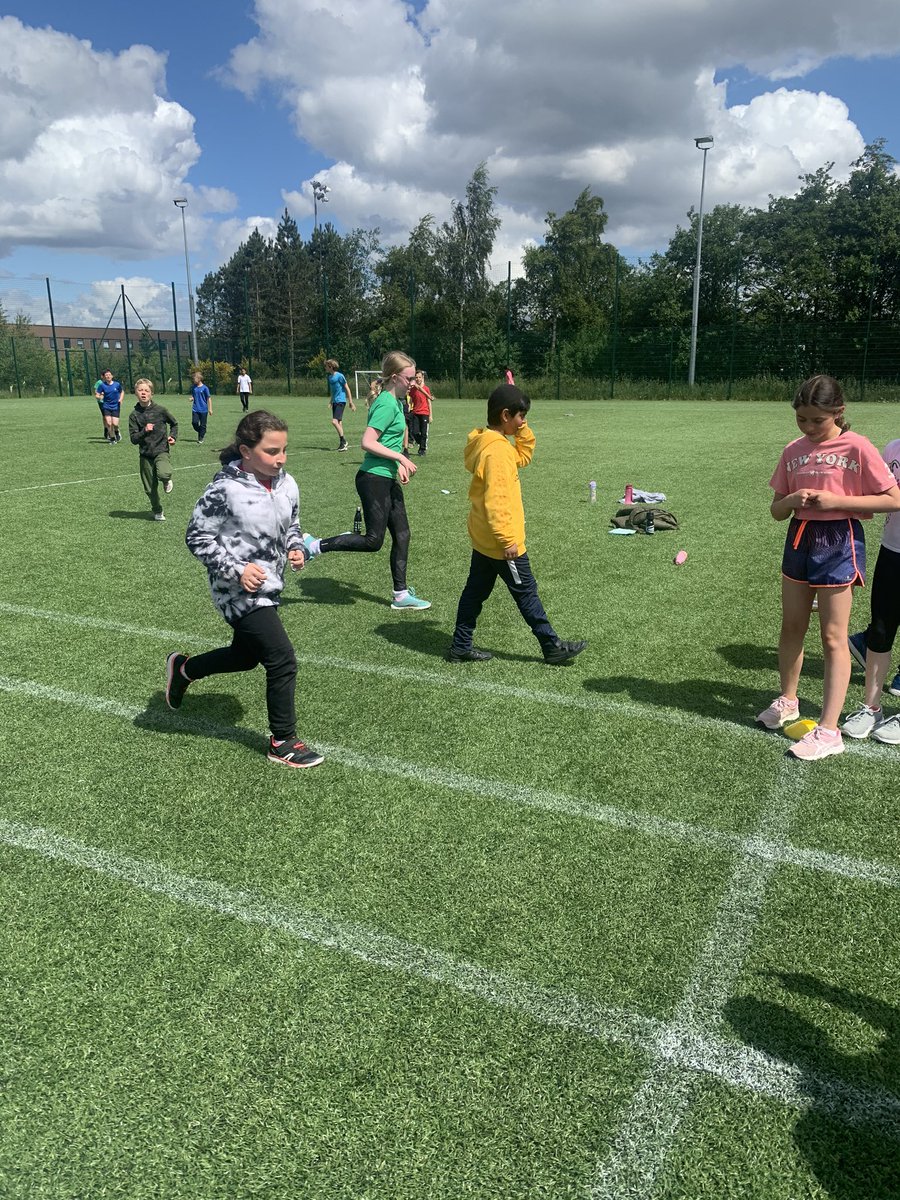 P6Calderwood's tweet photo. A fantastic effort from everyone in our 800m race! 🏃🏼‍♀️🏃🏽🥇🥈🥉#sportsday2021 @ActiveSchoolsER https://t.co/FJfszUkUp9