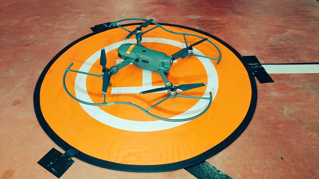 drone_fukuoka's tweet photo. マビプロ001号機を撮りました。
西ドローンインストラクターから、被写体の撮り方少々教わり、色味を変えてみたり、ライト使ってみたり…いやぁ～奥が深い😅
スマホでもいい感じに撮れる技を教わりたいと思いました😤😤😤
左(加工あり)右(加工なし) https://t.co/DggozUsEEZ