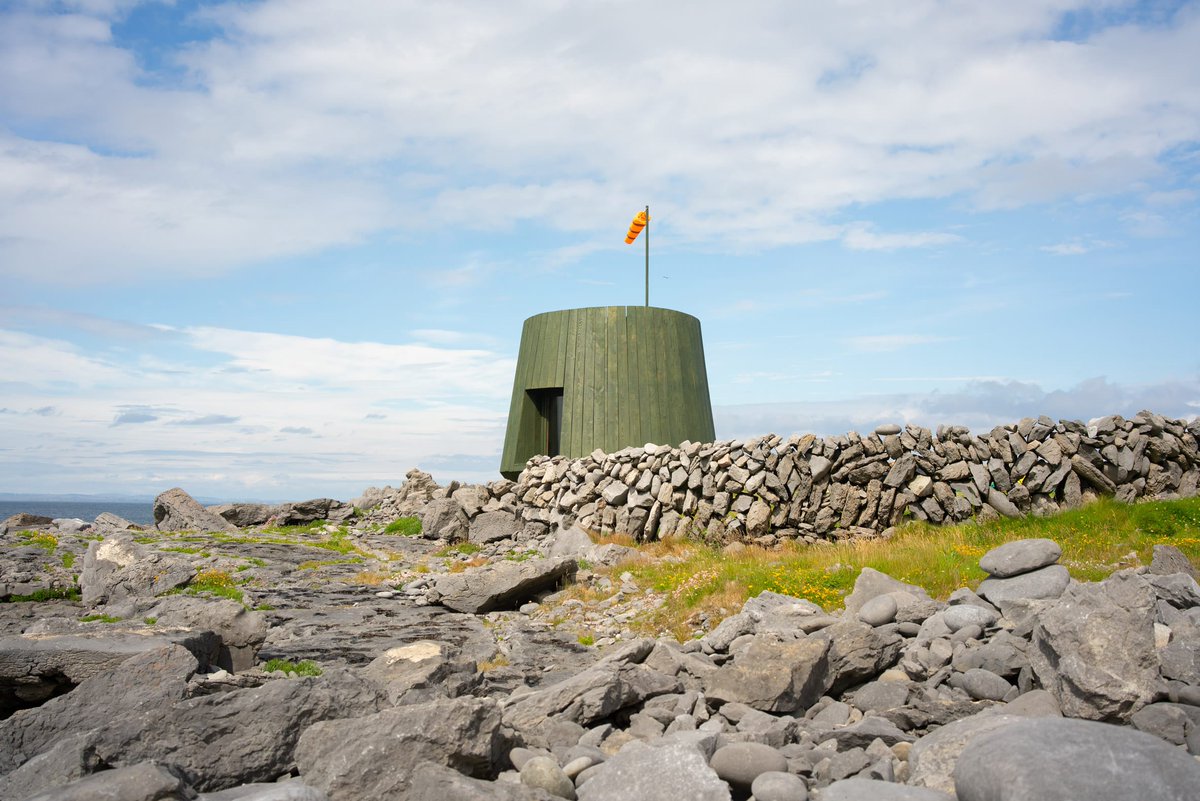 tomravenscroft's tweet photo. 😍😍😍 Love this circular off-grid artist's retreat on the coast of Inis Oírr island – https://t.co/IPCcSWIUNW (via @Dezeen) https://t.co/urNDWL139q