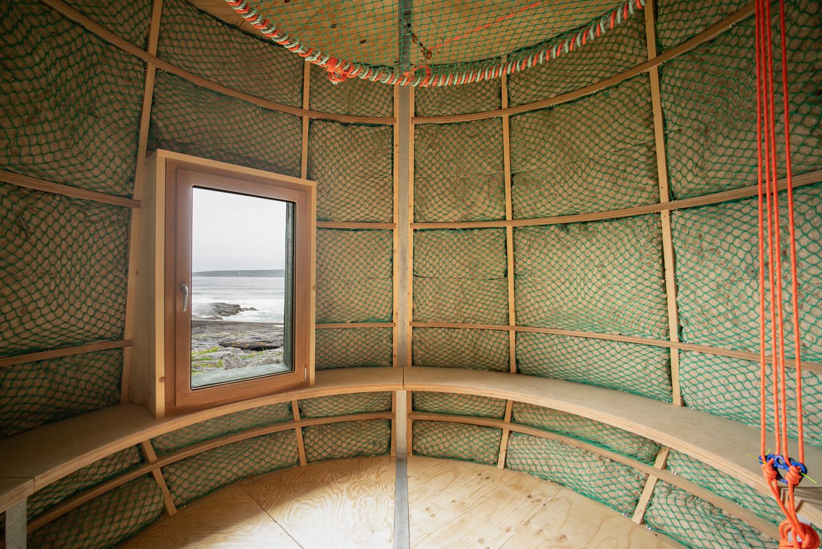 tomravenscroft's tweet photo. 😍😍😍 Love this circular off-grid artist's retreat on the coast of Inis Oírr island – https://t.co/IPCcSWIUNW (via @Dezeen) https://t.co/urNDWL139q