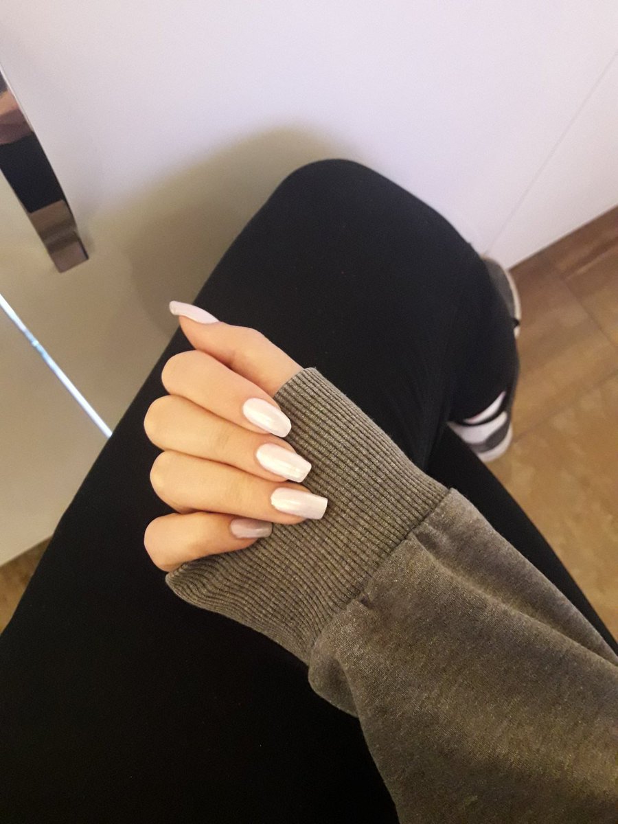 ''Beyaz oje zevk meselesidir bilenler bilir😉'' dedi. <a href="/SunicornA13/">hiç öpmeyeyim</a> 💅💫😌