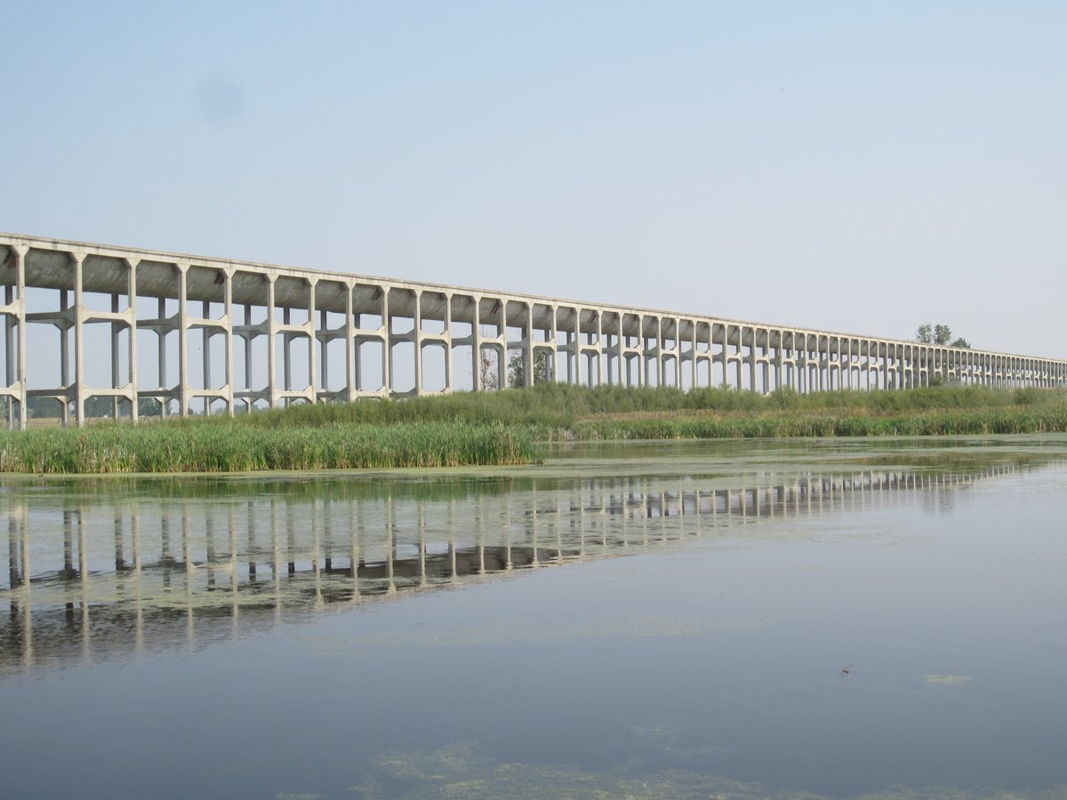 #DYK that Brooks Aqueduct #nationalhistoricsite is over 3.1 kilometres long and has 1,030 columns? The #costsharing 👥 program has funded multiple projects to stabilize and preserve it: ow.ly/AOxI50EHrXc

👥: ow.ly/T7GD50EHs37