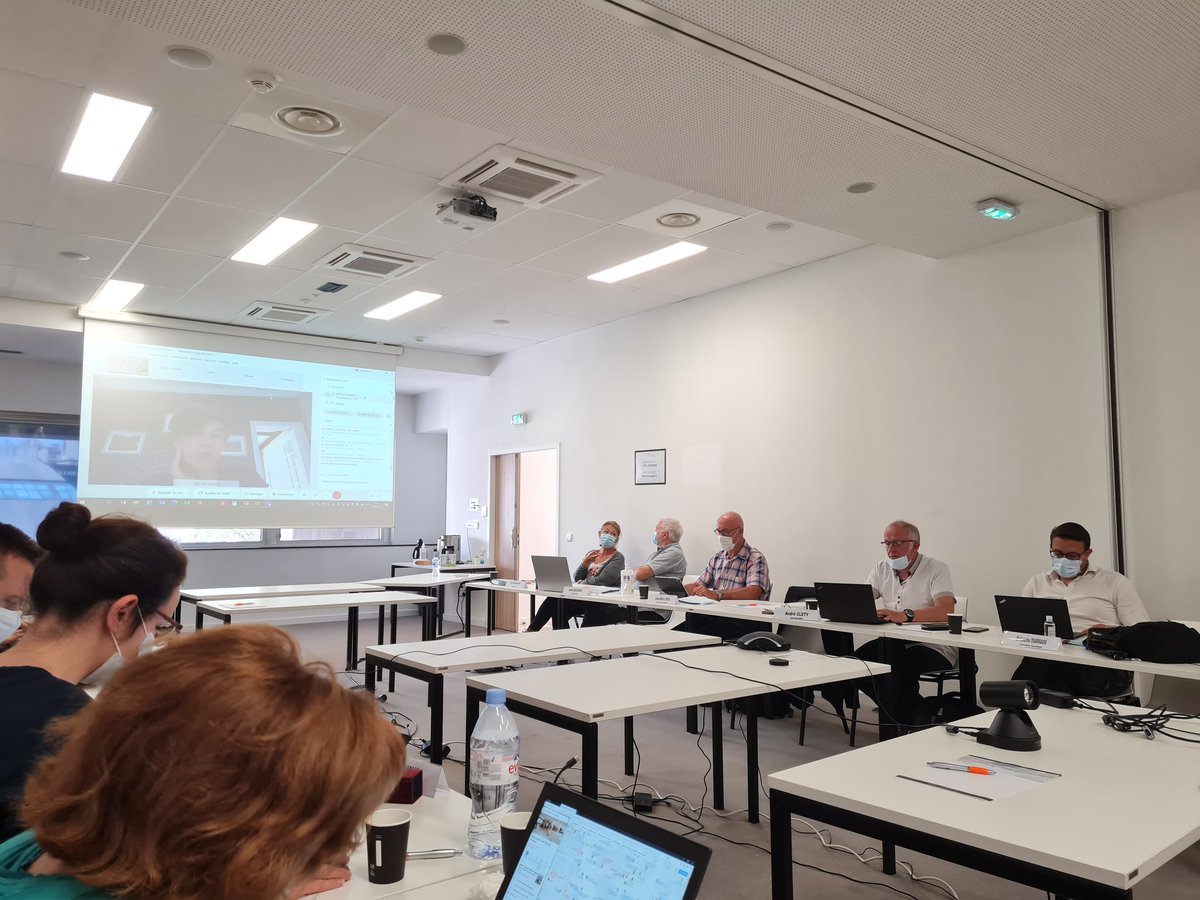 sniim_officiel's tweet photo. Le @sniim_officiel tient sa #commission exécutive en mixte présentiel - distanciel sous le #soleil de @marseille. Des #retrouvailles, du #partage et des #débats après 18 mois de visio, ça fait du bien. https://t.co/jePpmBretP