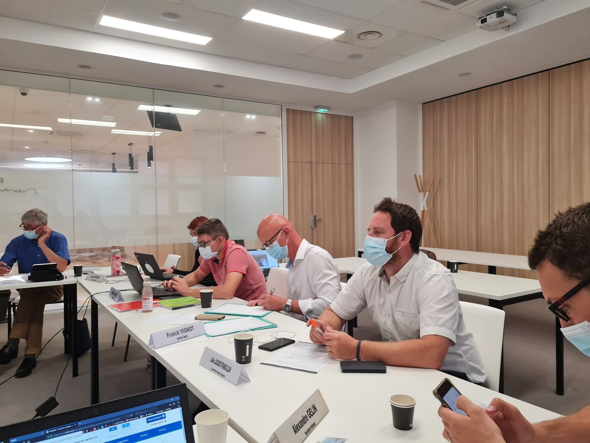 sniim_officiel's tweet photo. Le @sniim_officiel tient sa #commission exécutive en mixte présentiel - distanciel sous le #soleil de @marseille. Des #retrouvailles, du #partage et des #débats après 18 mois de visio, ça fait du bien. https://t.co/jePpmBretP