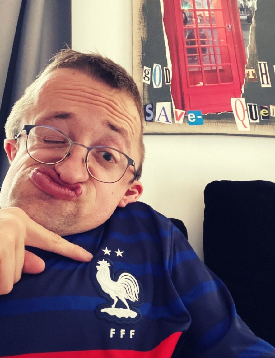 DarkSmileFans's tweet photo. Notre @GuillaumeBats toujours à fond derrière les bleus 🇨🇵
Rdv samedi face à la Hongrie 🇨🇵 #Euro2021 #EURO2020 https://t.co/XT80BwTLke