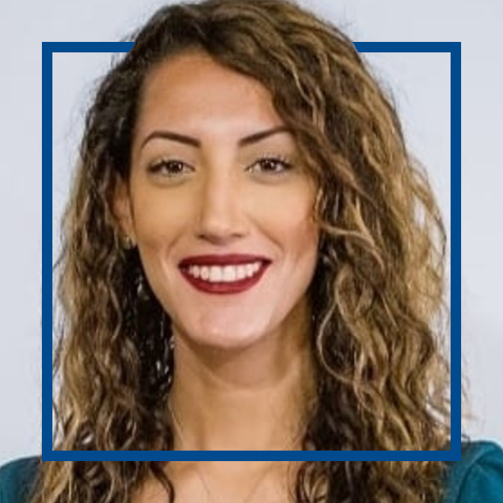 GlendonAlumni's tweet image. Redécouvrez le portrait de notre diplomée @DaliaReports (BA Linguistique et Sciences du Langage, 2014), reporter à @CBCToronto. She explains how one journalist’s plan C became her life’s passion. 
Portrait publié en juillet 2020. 
bit.ly/3hzX5tw | #YorkU #GLAlumni