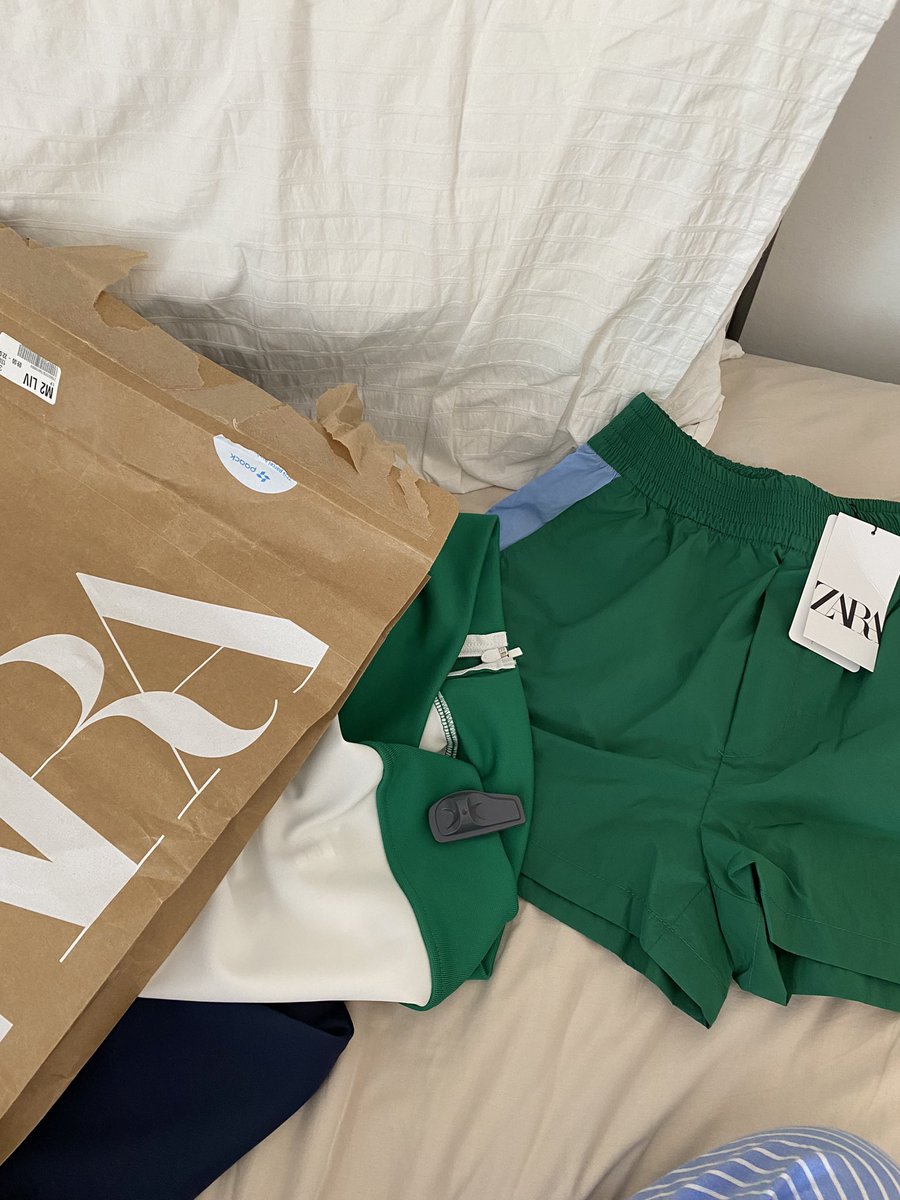 ninaroselevy's tweet photo. @ZARA_Care my order has been delivered with a security tag on it 🥺 https://t.co/2oMSriloda