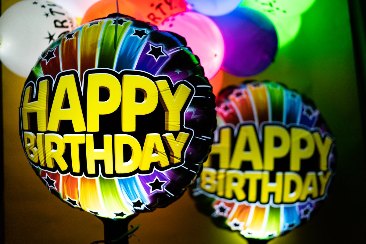 illoomsofficial's tweet photo. Planning a #birthday surprise for a special someone? Say happy birthday and watch their face light up... quite literally π€©
#LEDballoon #illooms #lightupballoon https://t.co/JdcTYjc1xo