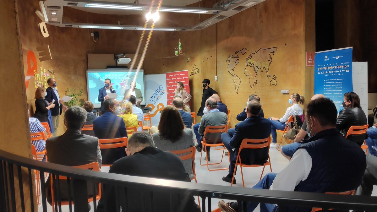 Oviedo Emprende (@oviedoemprende) on Twitter photo Hoy, en @taluderia, clausura y entrega de diplomas del Programa de Impulso Empresarial de #OVDEmprende desarrollado por @camaraoviedo en el que participaron 35 empresas.
Clausuran <a href="/pjavicues/">Javier Cuesta</a> concejal de economía del <a href="/aytoviedo/">@aytoviedo</a> y José Manuel Ferreira, presidente <a href="/CamaraOviedo/">Cámara de Comercio de Oviedo</a> Hoy, en @taluderia, clausura y entrega de diplomas del Programa de Impulso Empresarial de #OVDEmprende desarrollado por @camaraoviedo en el que participaron 35 empresas.
Clausuran <a href="/pjavicues/">Javier Cuesta</a> concejal de economía del <a href="/aytoviedo/">@aytoviedo</a> y José Manuel Ferreira, presidente <a href="/CamaraOviedo/">Cámara de Comercio de Oviedo</a>