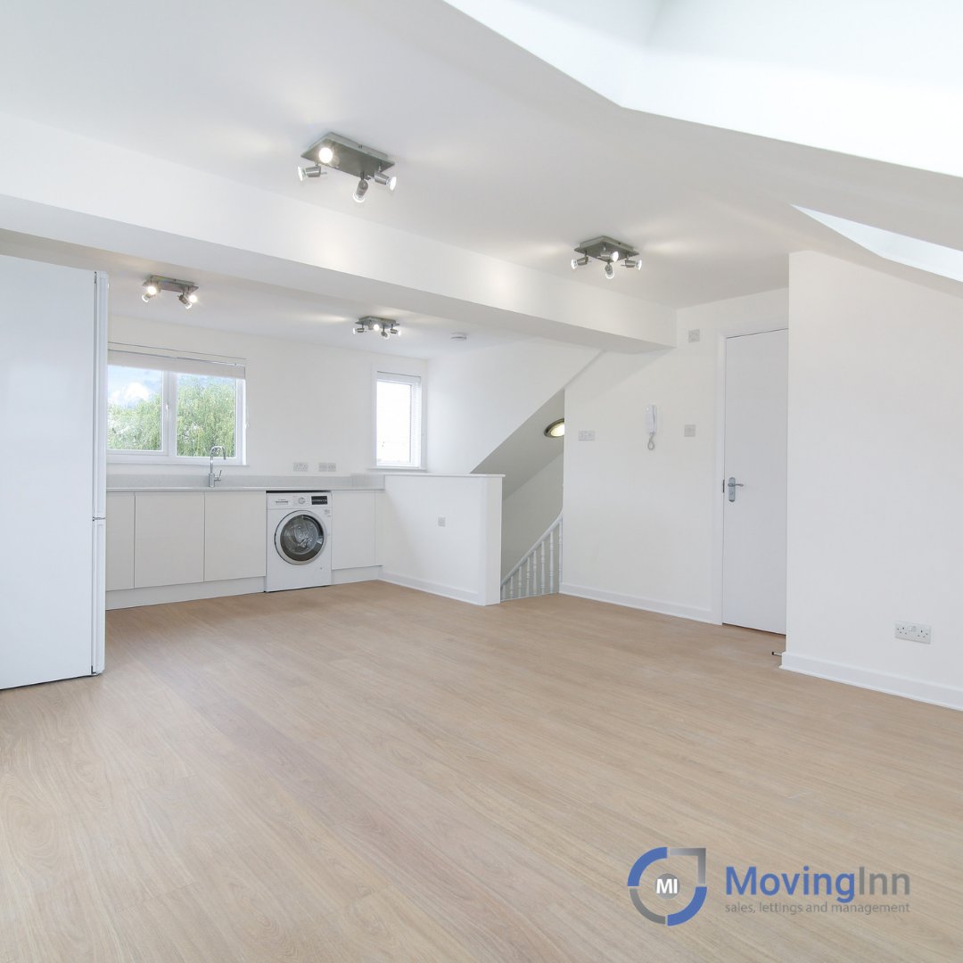 movinginn's tweet image. Currently on the market is this large, bright and modern Studio 🔥
📍South Norwood, SE25 
💷 £875 pcm
🚍Close to public transport 
🪟Double glazed windows 

DM or contact us on 📞020 3542 2138

#studioforrent #propertylondon #movinginnproperty