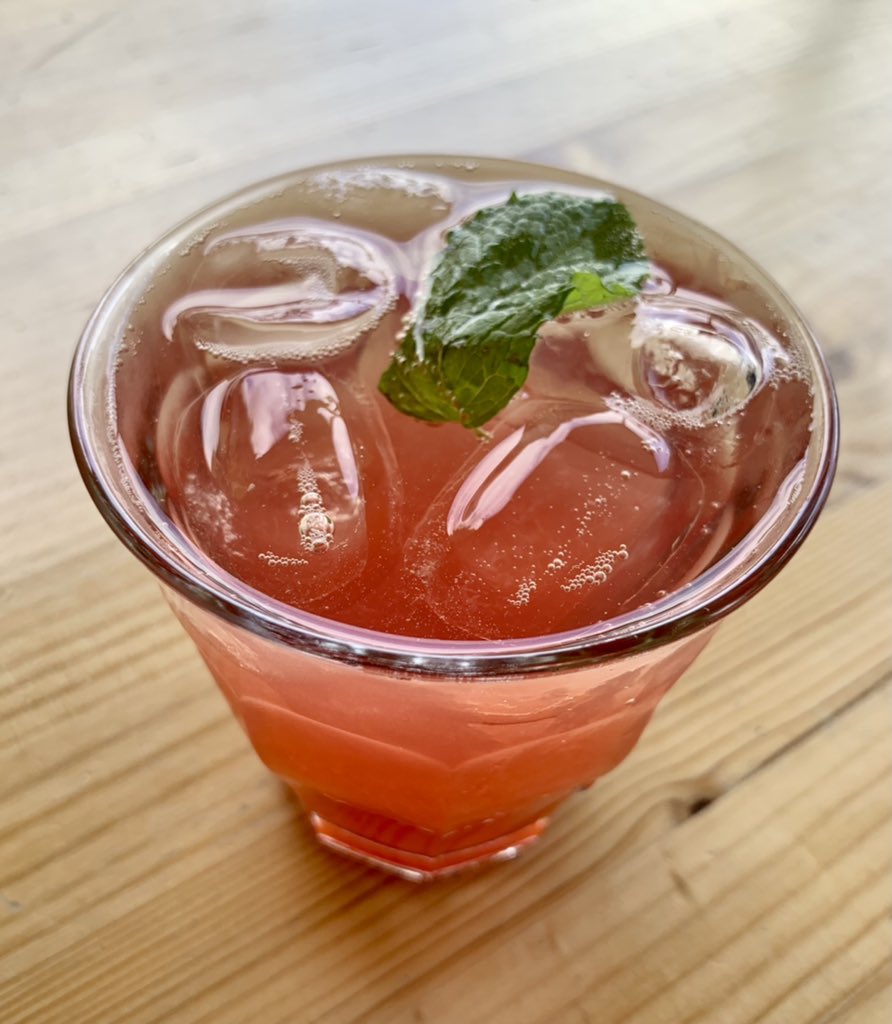 Worth waiting for! Smashing lunch at <a href="/GoodDayDeli/">Good Day Deli</a> in Cork… summer salad, fish tacos, strawberry soda, all local, sustainable goodies. And the view’s not bad either 😉
#purecork