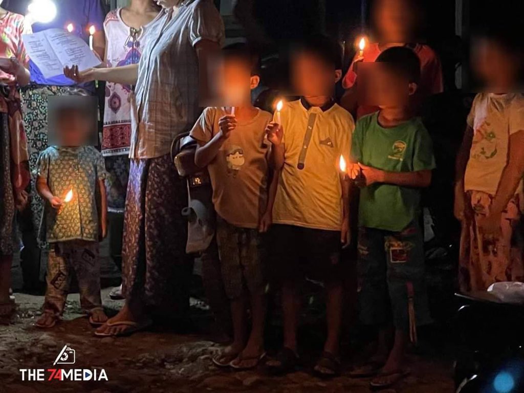 Lyian6621's tweet photo. Candlelight strike against military dictatorship by residents from Hpakant on the night of June 17. #WhatsHappeningInMyanmar #June17Coup https://t.co/b4CARzwOpg