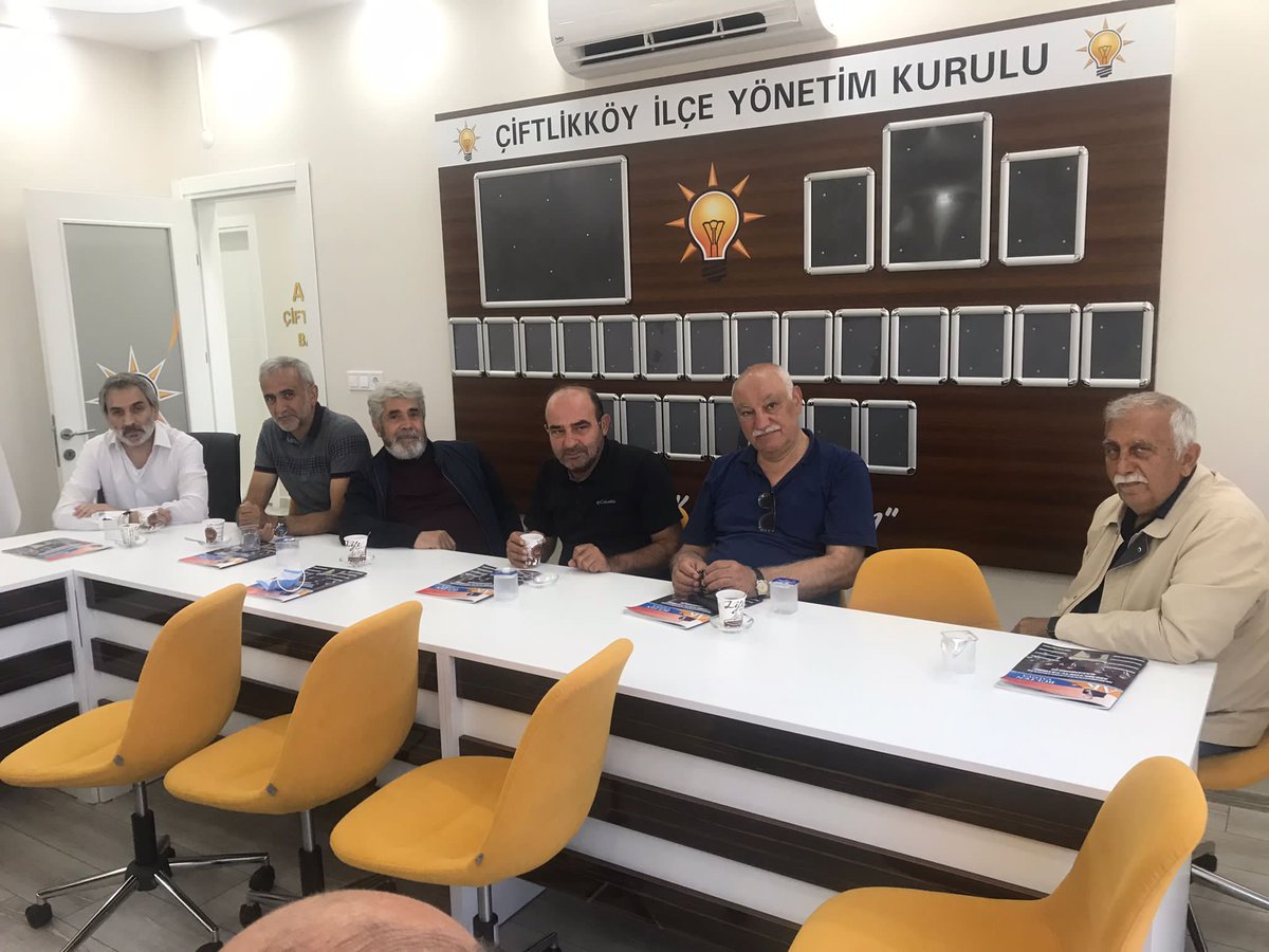 Çiftlikköy Erzurumlular derneği başkanı Erdoğan PASİN ve yönetim kurulu üyeleri ilçe binamıza hayırlı olsun ziyaretinde bulundular. Kendilerine nazik ziyaretlerinden ötürü teşekkür ederiz.