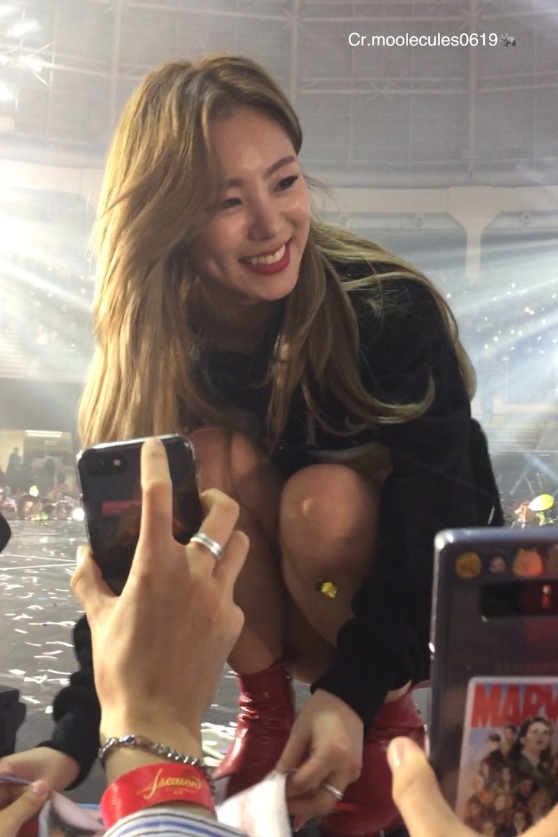 jwilooks's tweet photo. Invented Golden Hair
#WHEEIN #휘인 #フィイン #丁輝人 https://t.co/jvCHWsJZuR
