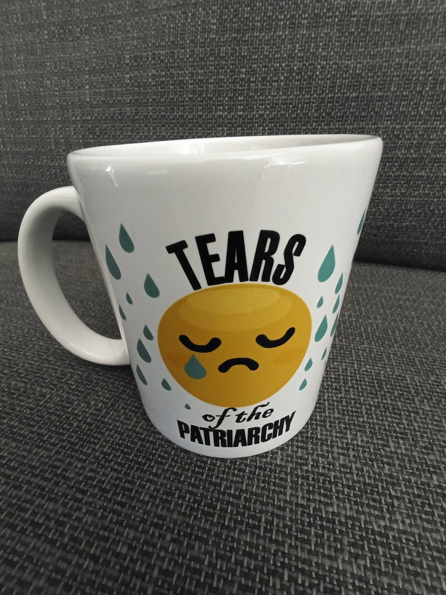 Linloub's tweet image. Chloe's just come home with this beautiful gift from her Modern Studies teacher.
Worked hard through S6 &amp;amp; has come out with glowing grades and an amazing future ahead of her!
And it's thanks to those who dedicate their lives to teaching our young people ❤️
@Dumbarton_Acad