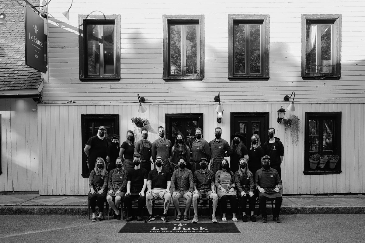 Vous les reconnaissez. Ils mettent tout leur coeur pour que votre soirée soit parfaite. Notre précieuse équipe 2021. #troisrivieres
lebuck.ca
Photo : François Pilon/Buzz Photo