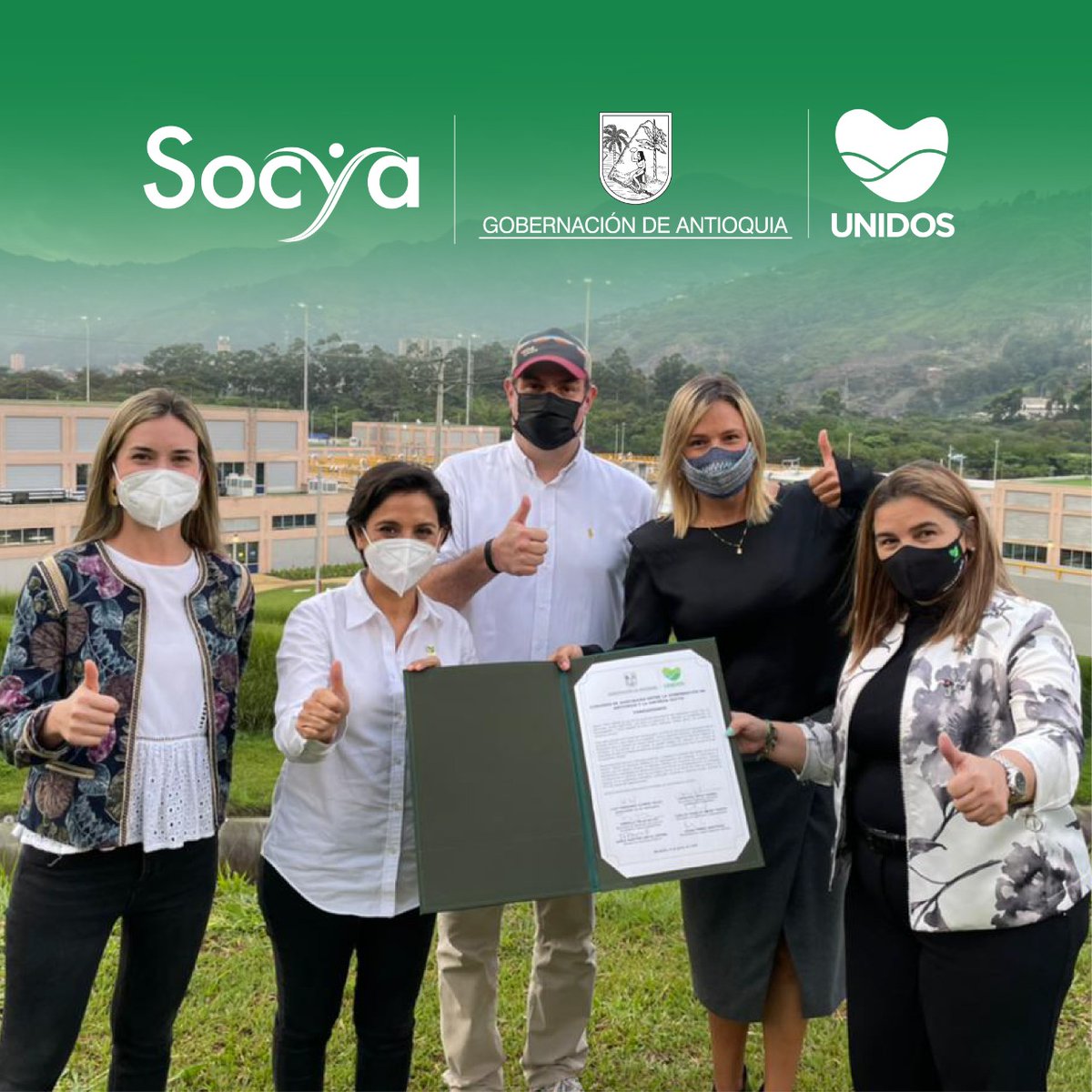 SomosSocya's tweet photo. ¡En #Socya tenemos buenas noticias!
El domingo pasado firmamos el convenio de Economía Circular con @gobantioquia, un reto importante para ambas instituciones. Con el objetivo de unir esfuerzos para la formulación de un modelo de gestión integral de residuos. #EconomíaCircular https://t.co/RX7915Mk17