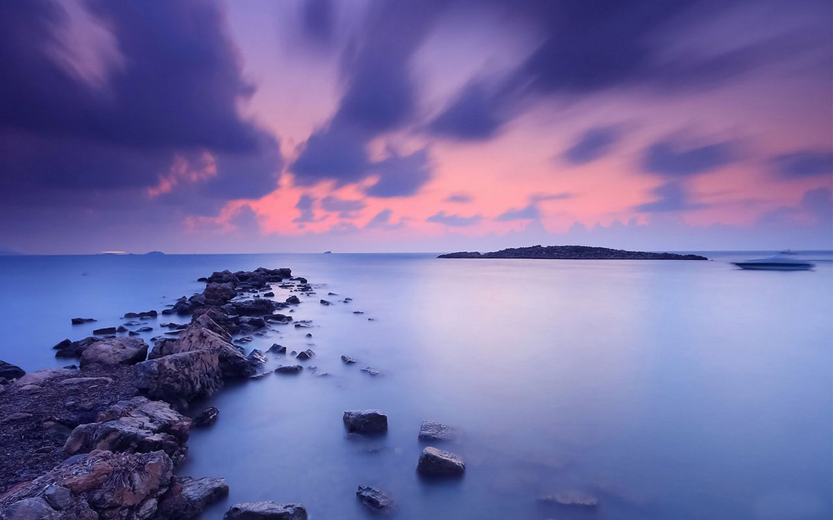 giannis2221963's tweet photo. Blue Sunset over the Ocean https://t.co/1fglP1YNjE