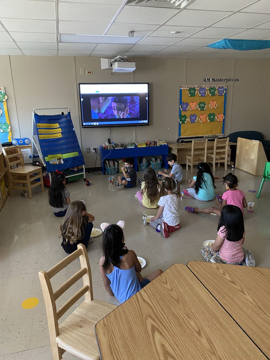 BridgePrek's tweet photo. V for video day! Movie, juice boxes and popcorn! 🧃🍿#abccountdown https://t.co/6LDQysB7MQ