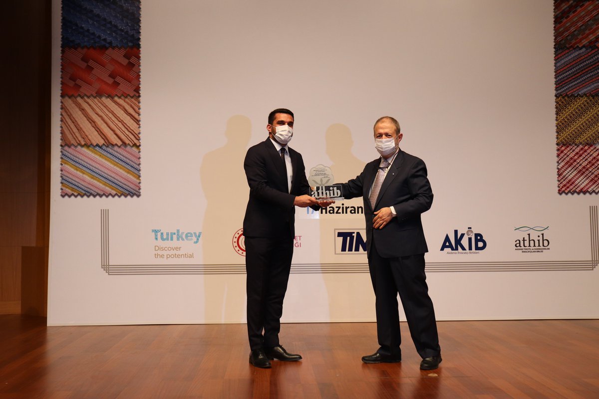 akibihracat's tweet photo. Akdeniz Tekstil ve Hammaddeleri İhracatçıları Birliği'nin Genel Kurul toplantısının ardından, 2020 yılında tekstil sektöründe en fazla ihracat yapan ilk 50 firmaya plaket verildi.
#akib #athib #tekstil #ihracat https://t.co/grjmLgglqQ