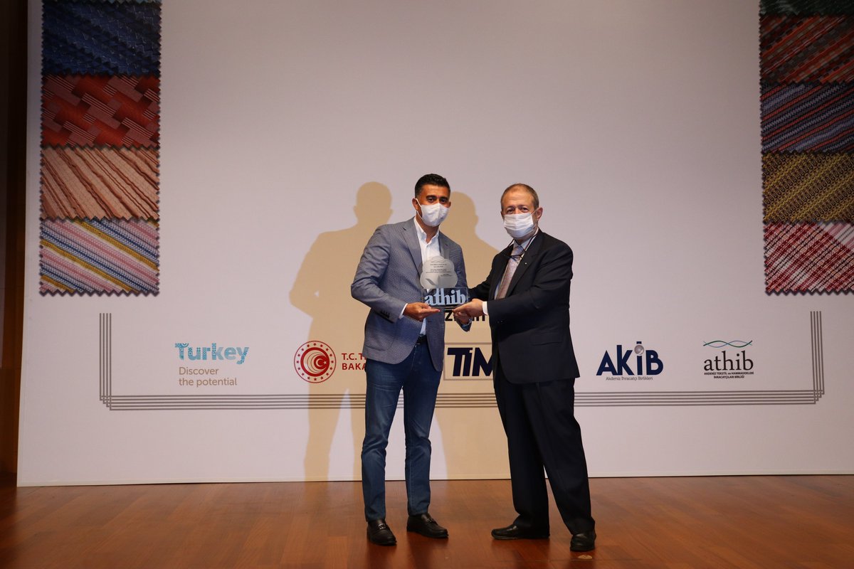akibihracat's tweet photo. Akdeniz Tekstil ve Hammaddeleri İhracatçıları Birliği'nin Genel Kurul toplantısının ardından, 2020 yılında tekstil sektöründe en fazla ihracat yapan ilk 50 firmaya plaket verildi.
#akib #athib #tekstil #ihracat https://t.co/grjmLgglqQ