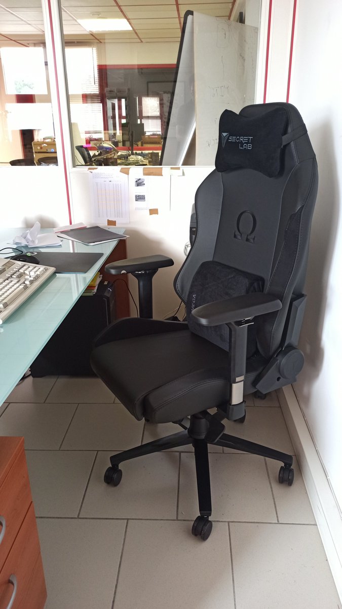 easi services tweet media