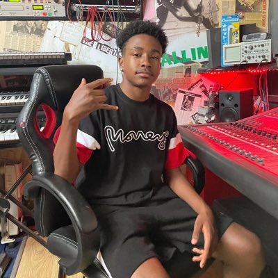 I’m back to the game no karma 🤷🏾‍♂️ Get over to my insta for updates <a href="/lil_t06/">Official Lil T</a> 👀 #NewProfilePic