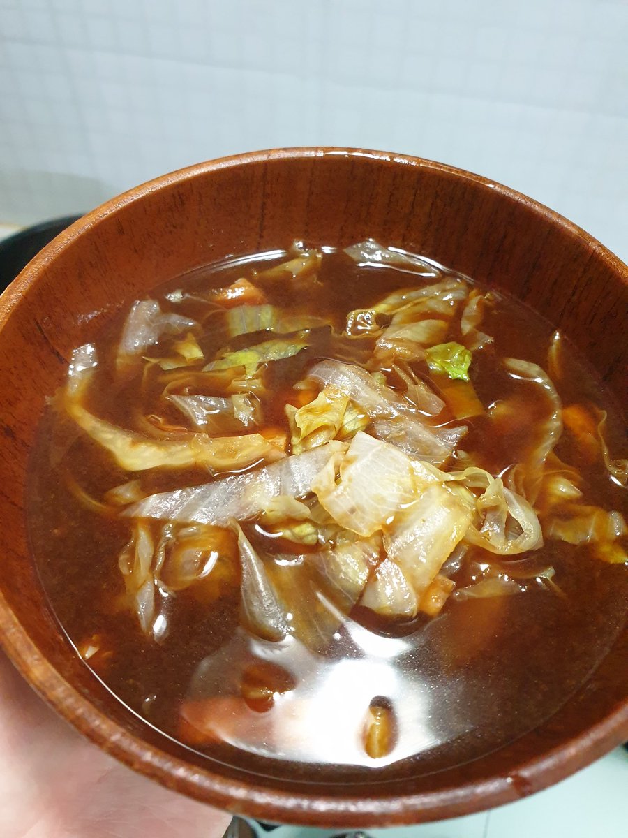 今日晚餐：雞肉炒飯+蕃茄炒蛋&味噌湯。
炒飯跟湯裡都加了生菜，蔬菜多多，滿足。

#我家晚餐
#おうちごはん
#Twitter家庭料理部
#自炊