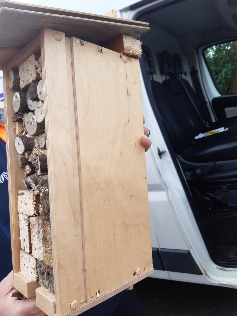 suezUK's tweet photo. Check out this mini bug hotel made by David from our Caterham Community Recycling Centre - If you'd like to have a go at building your own bug hotel, @WildlifeTrusts has a handy guide here: https://t.co/wXPwJeZ5OY
#Biodiversity #Always4Environment https://t.co/UNXQju3cpS