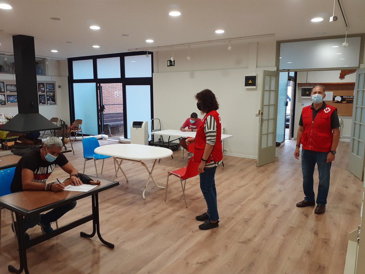 GalCortel's tweet photo. Avui nova campanya @donarsang a #Centreexcursionista #castellarvalles i amb noves instal'lacions!!
Gracies @ignasicastellar per la teva visita donantsang
I sempre amb l'ajut dels voluntaris de @CreuRojaCAT
Gracies donants!!! https://t.co/bDzpb0wfVm