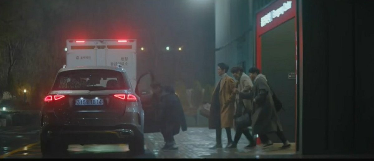 first 99ers scene on hospital playlist season 2 with songhwa's new car! 🥳 #HospitalPlaylistS2
