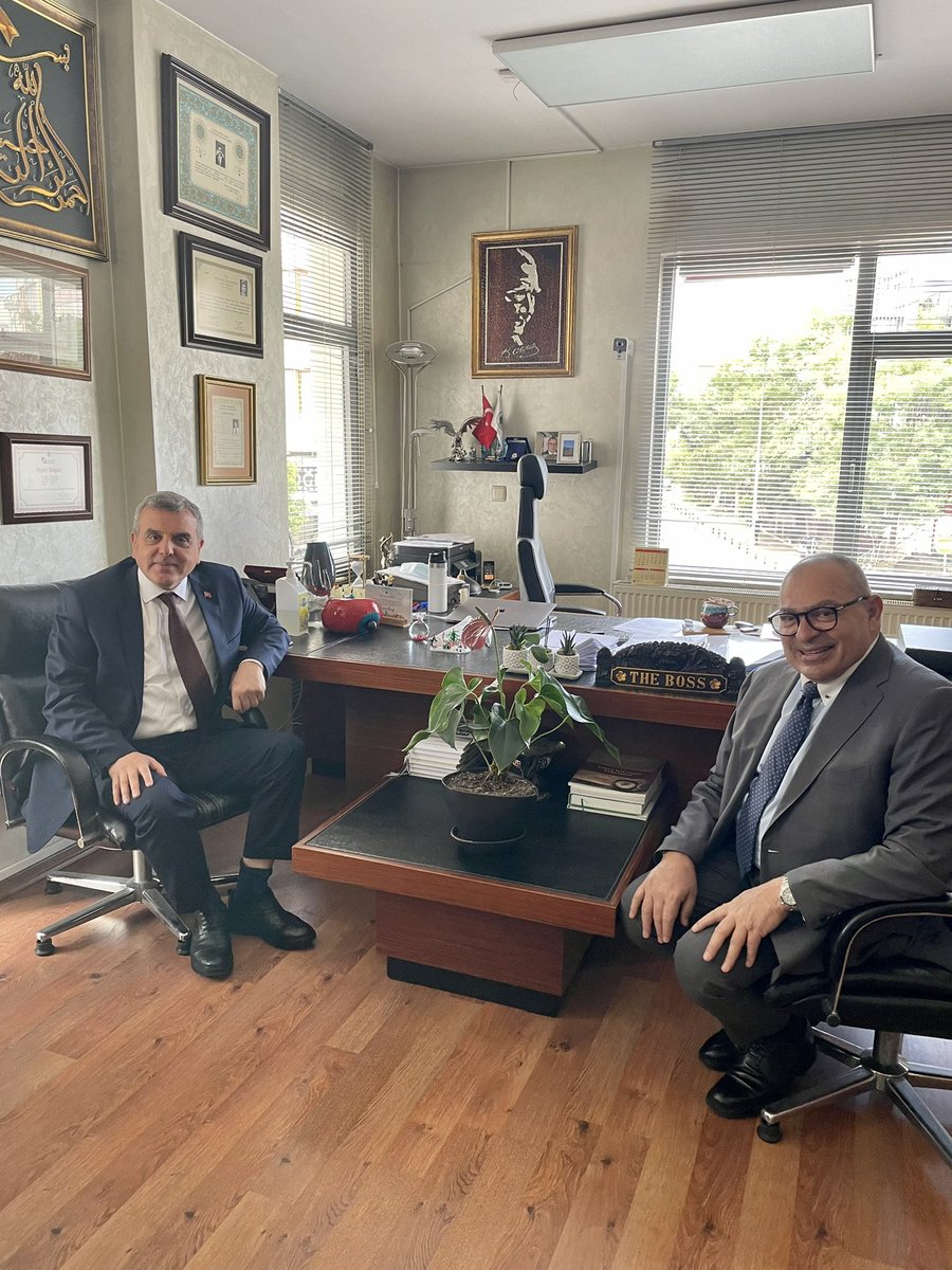 Türkiye Noterler Birliği Yönetim Kurulunda birlikte çalıştığımız önceki  TNB  Başkan Yardımcımız ve halen Şanlıurfa Büyükşehir Belediye Başkanı olarak görev yapan değerli Başkanım <a href="/zabeyazgul/">Zeynel Abidin BEYAZGÜL</a> yoğun proğramlarına rağmen ziyaretimize geldiler. Hasret giderdik.