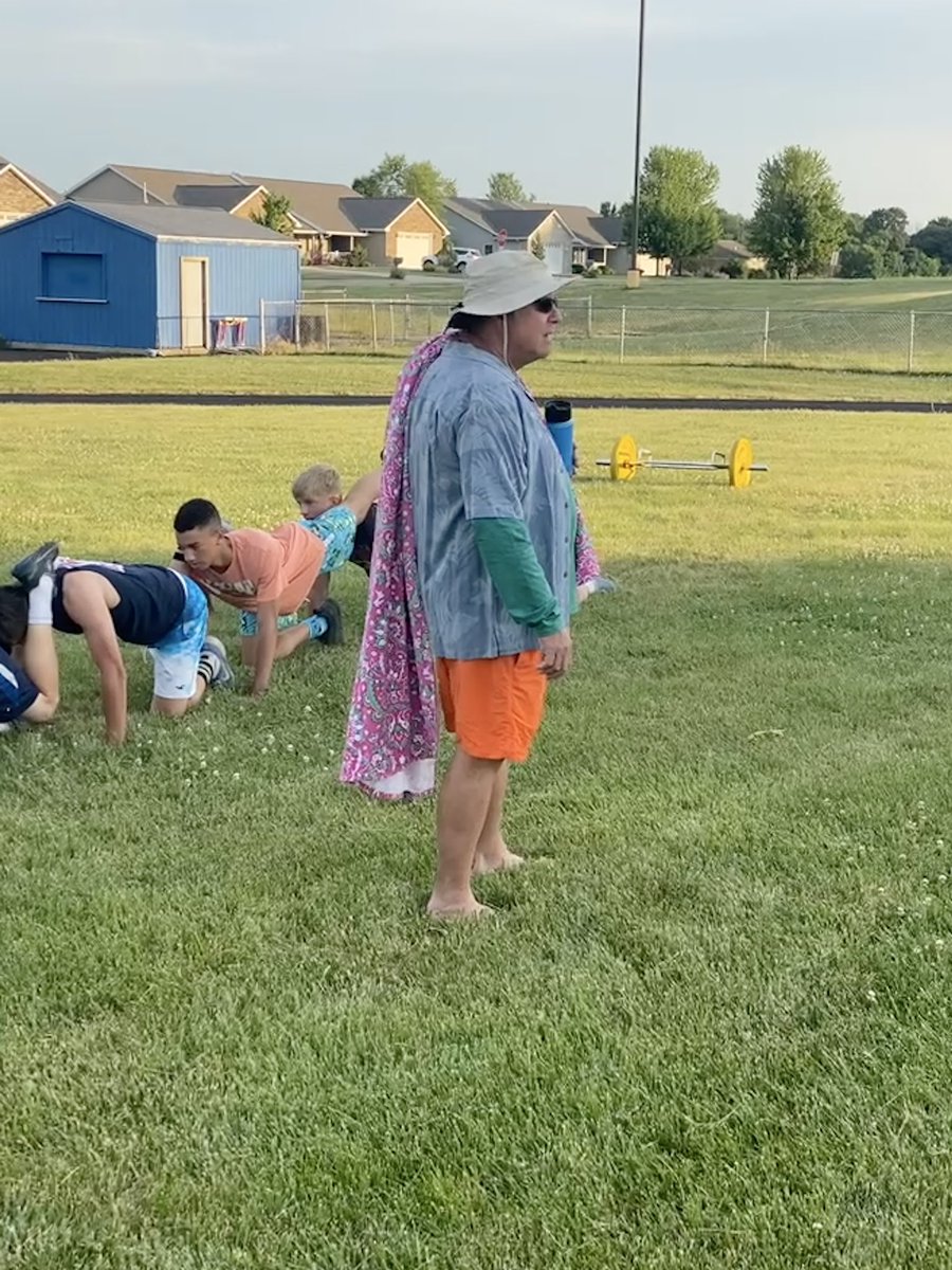 NewmanFootball1's tweet photo. Our beach 🏖 🏝 🏊🏻‍♂️🌅 grinder was a success! Great job gentlemen! Way to mentally and physically tough. #RollOn https://t.co/QZcWpIGF9h