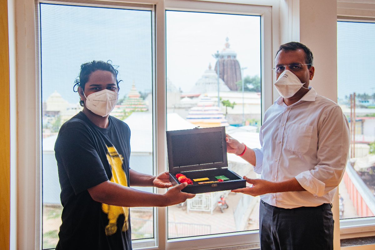 18 years old mr.saswat ranjan sahoo meet chief of Sri Jagannath Temple Administration Sri krishan kumar at SJTA office  and handed over an NANDA CHAPA  made up of matchsticks.and in return he gave a beautiful gift.
<a href="/Saswat_r_sahoo/">Saswat Ranjan Sahoo</a> 
<a href="/narendramodi/">Narendra Modi</a>
<a href="/CMO_Odisha/">CMO Odisha</a>