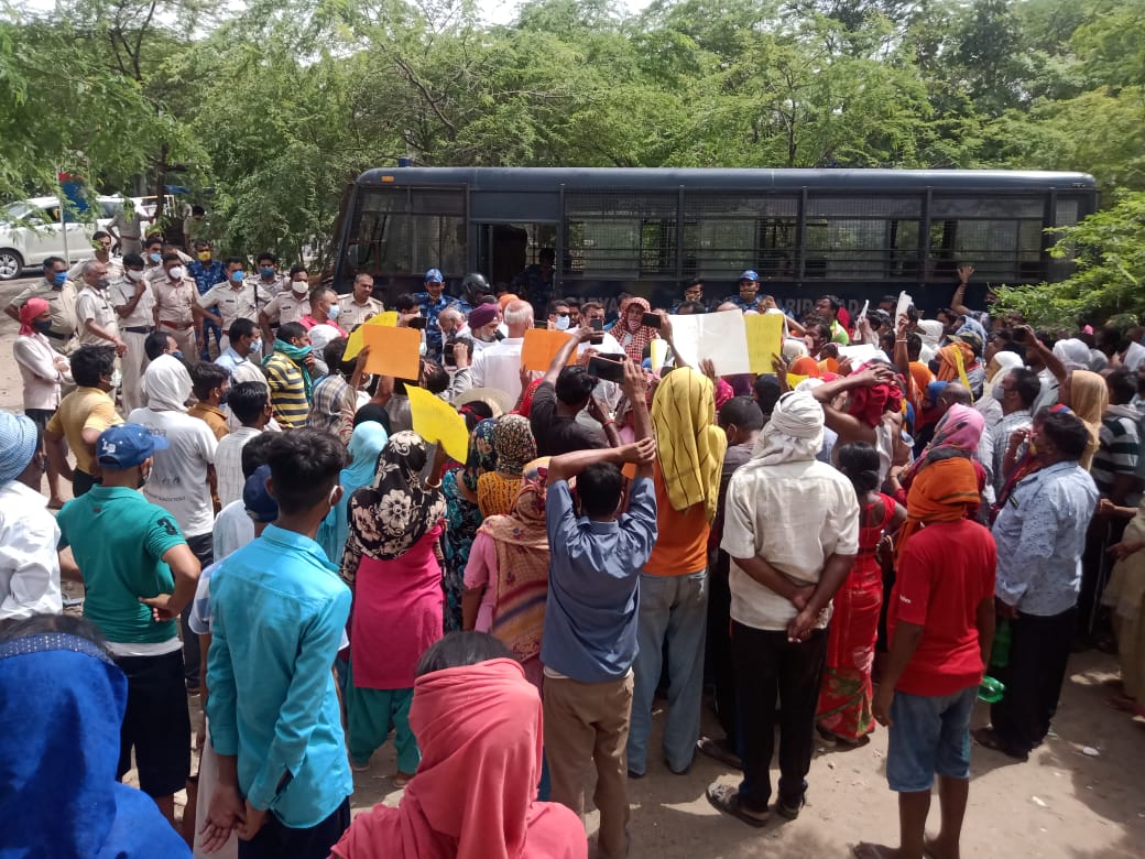 ClimateSaveDel's tweet image. INDIA STANDS WITH KHORI 
It is injustice towards the residents of Khori gaon. Where are they supposed to go if their homes are being demolished and there is no rehabilitation? Currently, they do not have water or electricity 
@PMOIndia @cmohry @mlkhattar  @yashpalmurar  @moefcc