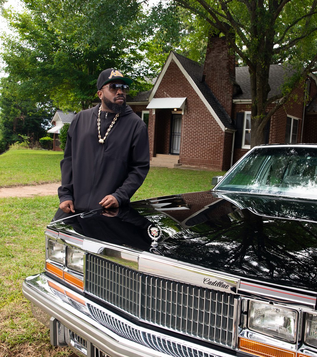 Airbnb's tweet photo. your host @bigboi invites you to relive hip hop history with an overnight stay at the dungeon, the original stomping grounds of @outkast and the dungeon family.

bookings open on june 25 at 1pm EDT at https://t.co/O5Xzhf99Iw 🎶 https://t.co/KCOhzvEFmQ