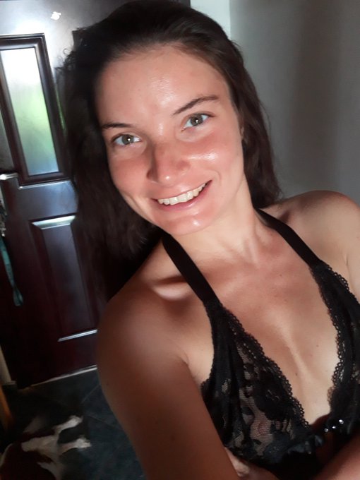 Vid&aacute;m napot k&iacute;v&aacute;nok mindenkinek! 😚🤗 Hogy telik a mai napotok fi&uacute;k&aacute;im ? 😉 https://t.co/UlyW0Ol8jq