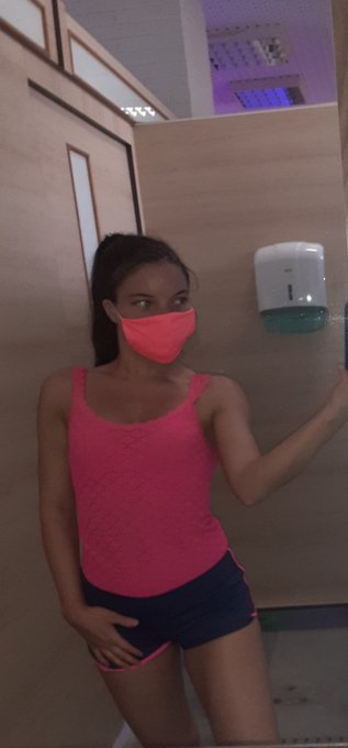 Vid&aacute;m napot k&iacute;v&aacute;nok mindenkinek! 😚🤗 Hogy telik a mai napotok fi&uacute;k&aacute;im ? 😉 https://t.co/UlyW0Ol8jq