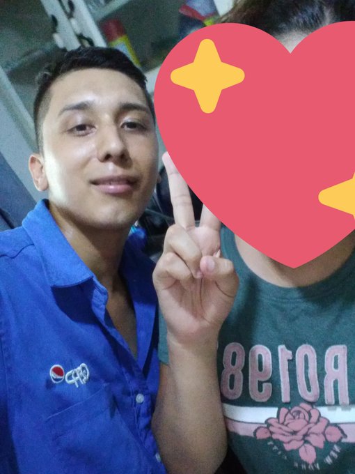 Esa foto de antier con una amiga, le pague ia k va, es chida es camarada https://t.co/mD6LFJRAAP