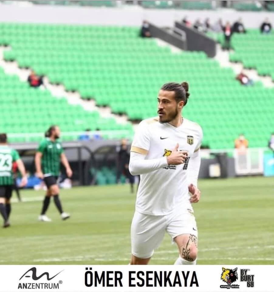 Geçen sezon formamızı terleten Ömer Esenkaya tekrar Bayburtsporumuzda hayırlı uğurlu olsun 🧿