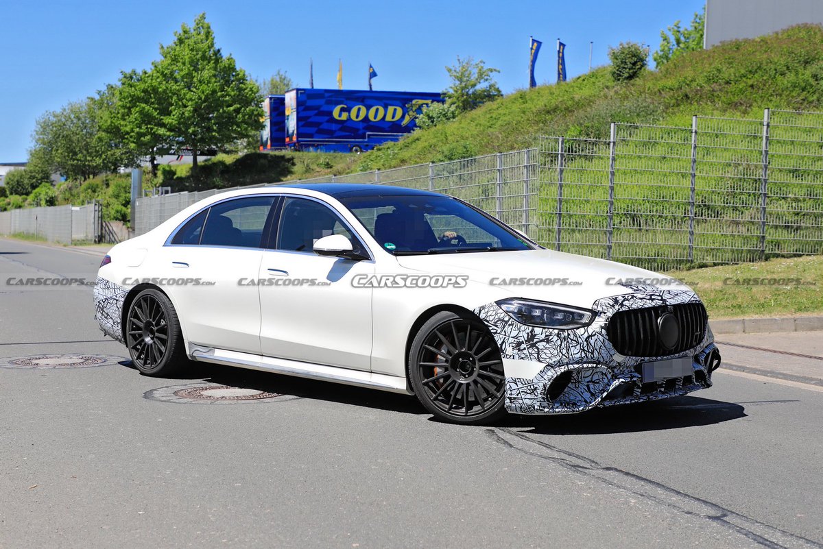 PradipM44's tweet photo. 2022 Mercedes-AMG S63e spied testing with a very minimal amount of camouflage. It will be powered by an electrified 4.0-liter twin-turbo V8 engine, which makes well-over 700 hp. #MercedesAMG #S63 #S63e
For more details click here: https://t.co/daFo8cBmgB https://t.co/hZRUTLUL5D