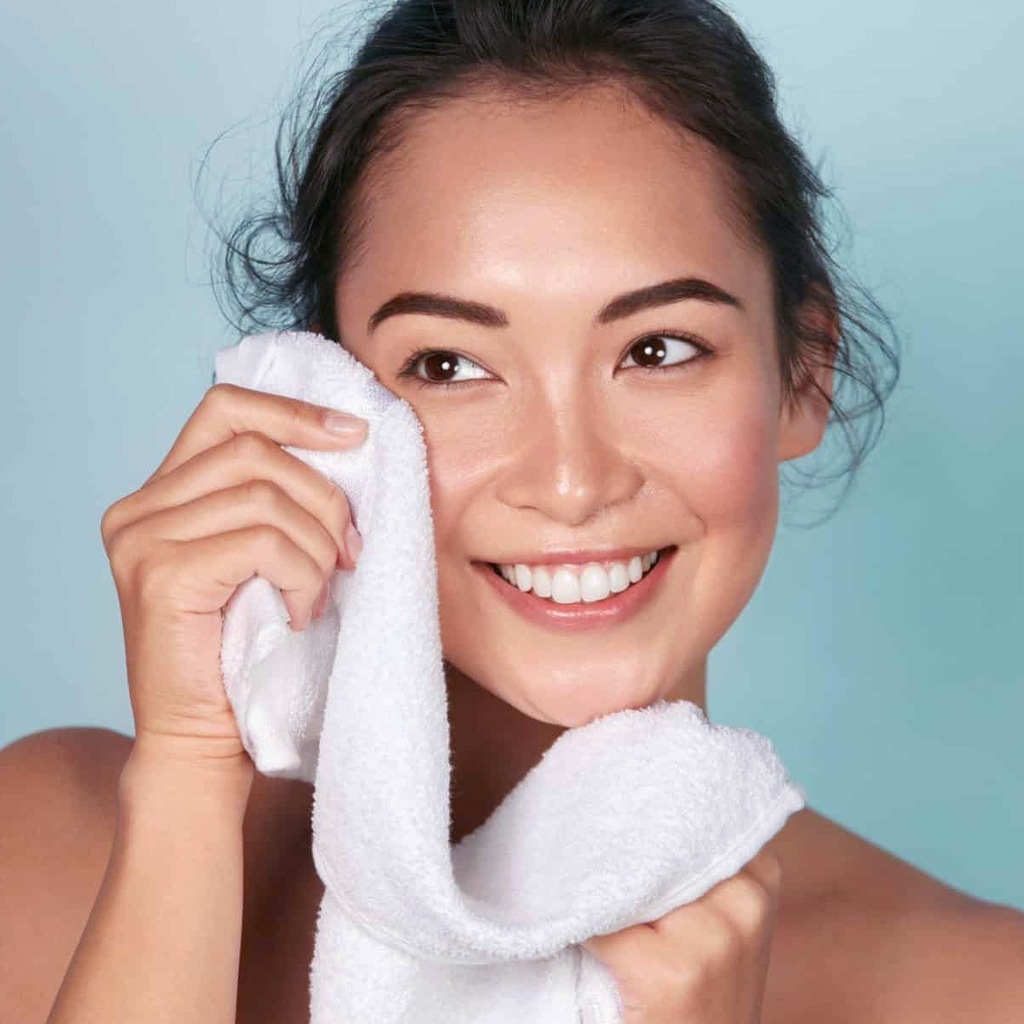 JKosmmune's tweet photo. Have you upgraded your skin care routine recently? Maybe it's time to enhance it with ingredients such as mBeta Glucan, ceramide and allantoin.🌿

#jkosmmune #intothegloss #kosmeticimmunity #365skincare #nontoxicbeauty #betaglucan #kbeauty #skincareob… https://t.co/2CEmiyakPn https://t.co/z8S9XYNt9N