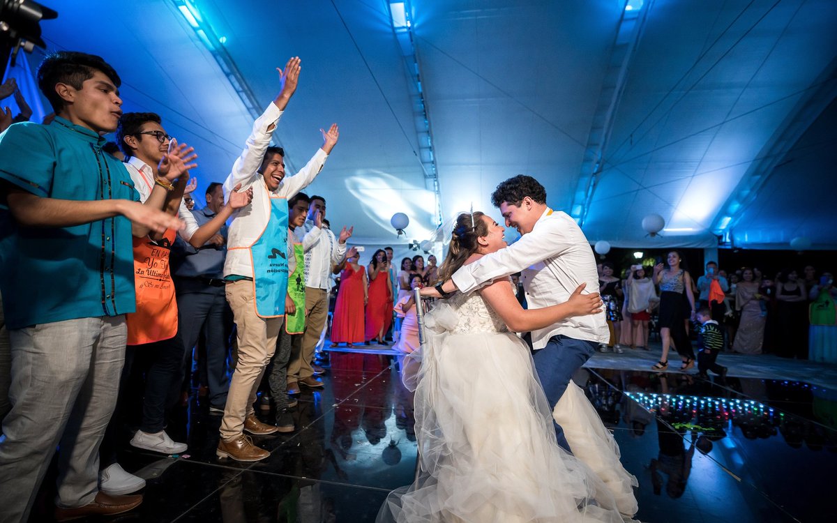 enigmatino's tweet photo. El liguero 💫
▪
▪
▪
#mexicoweddings #novias #novias2021 #novios #oaxaca #oaxacadestinationwedding
#oaxacawedding #wedding #weddingcalenda #weddingday #weddingfotographer
#weddings
#bestweddings #boda #bodas #bodas2021 #bodasmexicanas #bodasmexico #bodasoaxaca https://t.co/9xBTfdfdAH