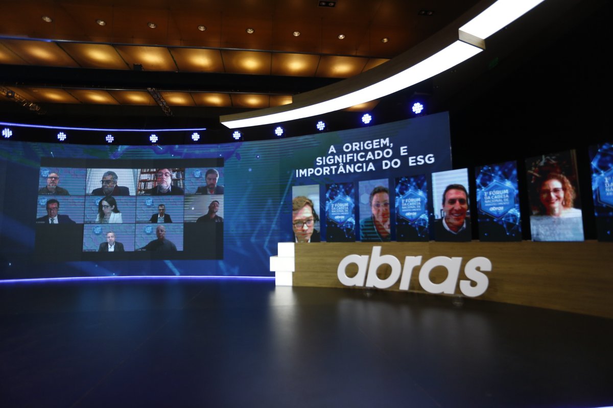 PortalAbras's tweet photo. A relevância do ESG só vai crescer. Isso está entrando no DNA do mercado financeiro. Gilson Finkelsztain, CEO do @B3_Oficial, no #ForumABRAS #ESG #CadeiaDeAbastecimento #ABRAS #AbrasESG Acesse link ao vivo https://t.co/1idvxveTDC https://t.co/oQBe3FaKqx