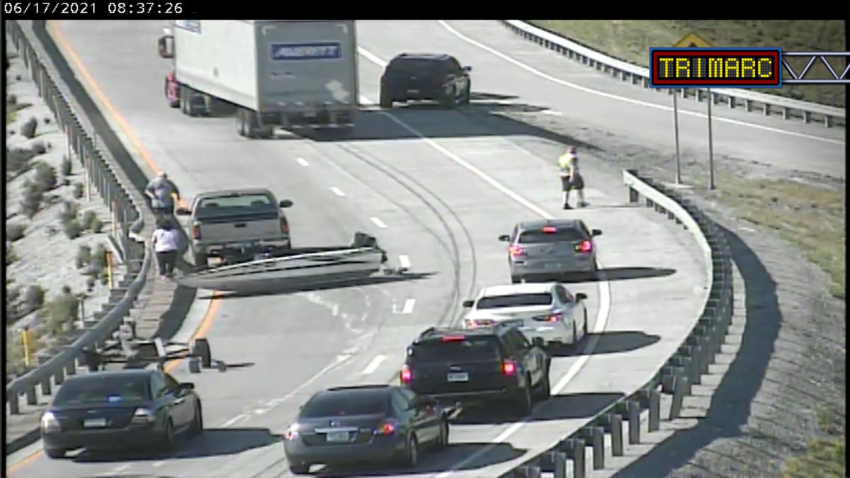 Mo Rose On Twitter Traffic Alert We Ve Got A Boat Blocking The Left Lane Of The 64 West Ramp To Watterson West Expect A Tight Squeeze On That Right Side Wlky Traffic