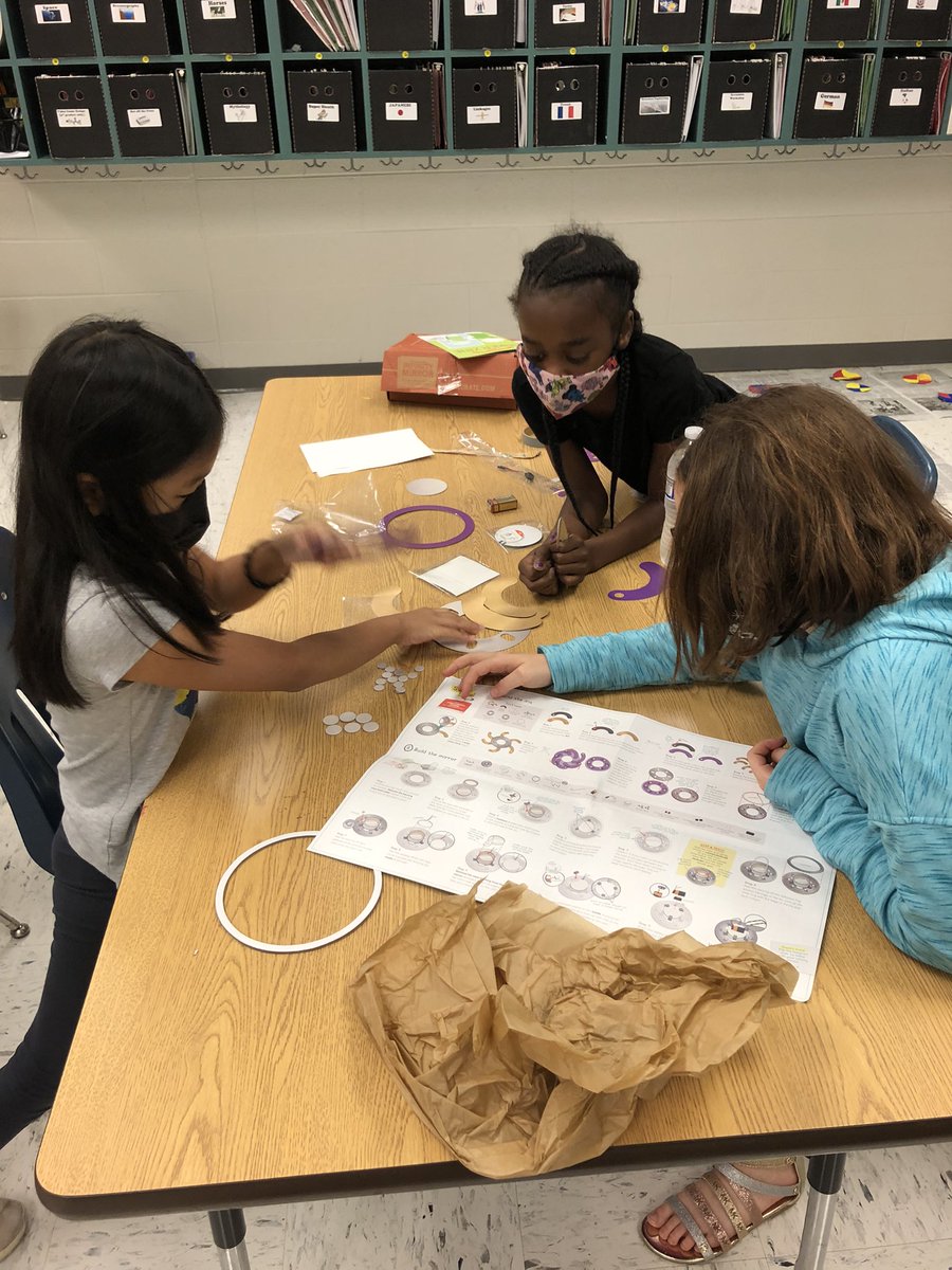mrs_strauss22's tweet photo. Today during our STEAM Girls camp, @mrs_holt_art and I busted out the #TinkerCrates from @kiwico_inc! Our innovators LOVED learning about the science and engineering behind these projects! @ShelleyPohzehl @KarenEHaddock @PWCSNews #bennettroars https://t.co/TixAQs9Xib