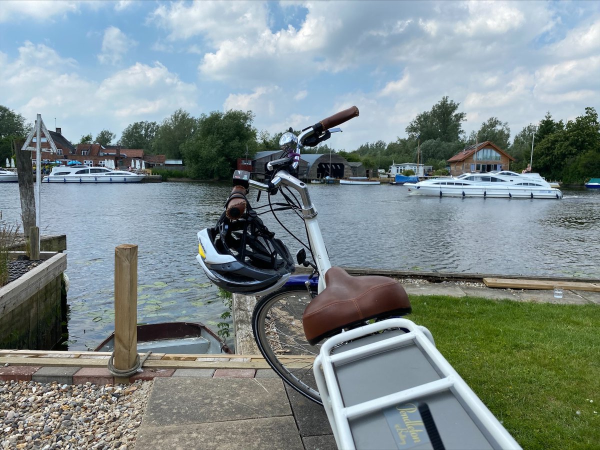 RJSmarterTravel's tweet photo. It’s the National #CleanAirDay by Global Action Plan!🌤🚴‍♀️

To get involved we spent our lunch break on a beautiful bike ride and even managed to dodge the rain showers. As we are still working from home most of the time, there was no commute to improve!

https://t.co/SVnhT2VdB1 https://t.co/xoKLaGE1sT