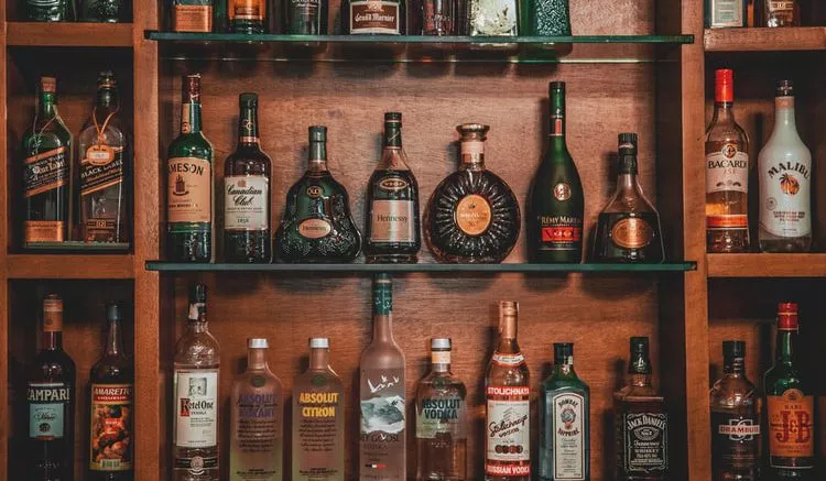 ThePLSReporter's tweet photo. Senate narrowly passes bill reinstating and expanding to-go cocktails https://t.co/UeWryImzUx https://t.co/ymFYQs5ztm