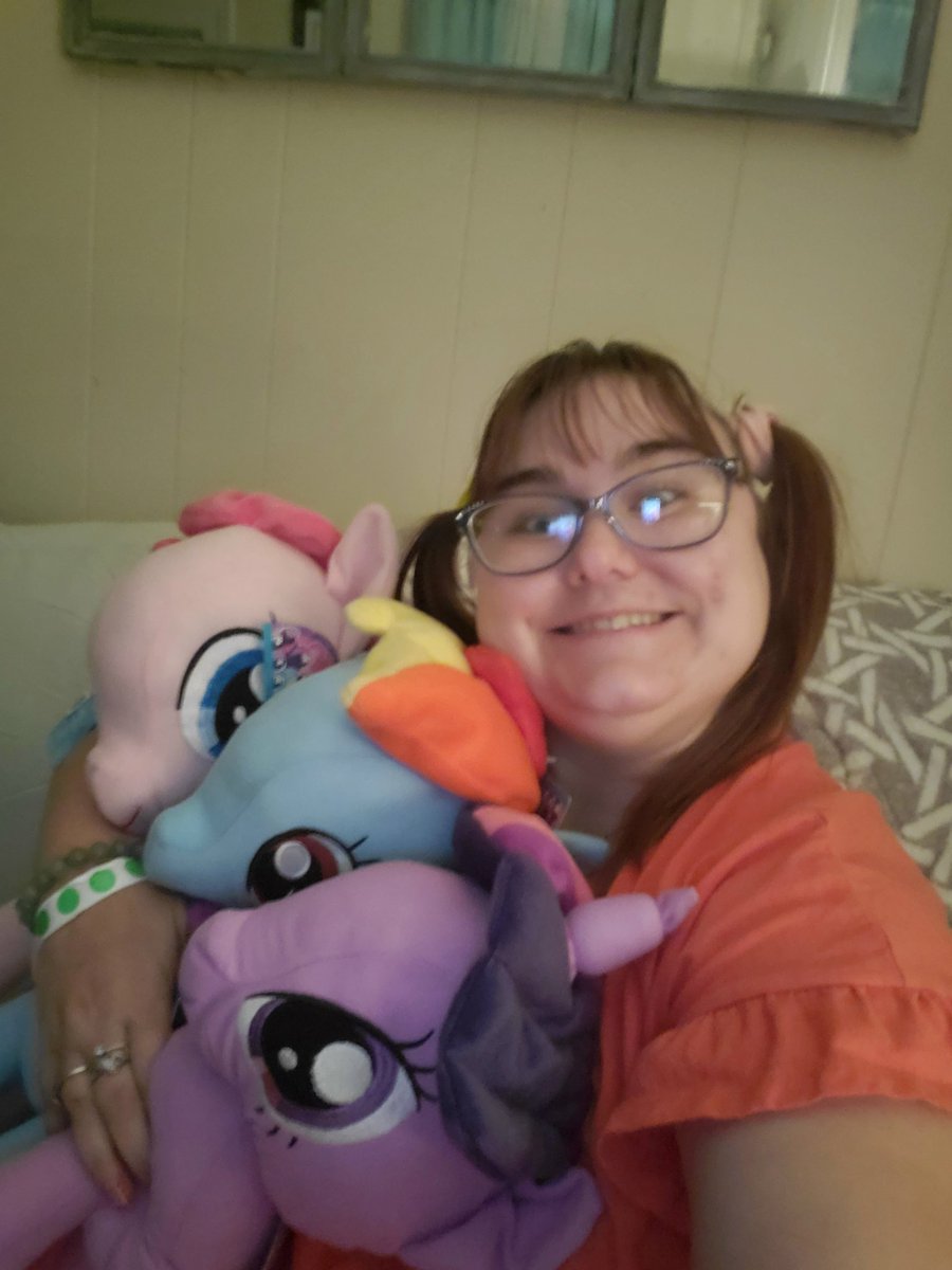 avanbus005's tweet photo. I watch My Little ponies friendship is magic and I am 27 years old but I have never told any of my coworkers that I watch it by myself because I am scared that they will judge me for watching a kids show I just love that show so much I can't help it #NextLevelBasicChallenge https://t.co/30fdhp21Kw