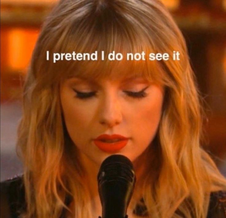 waldorfswiftt's tweet photo. Taylor viendo las tendencias hoy y dejando pasar otro jueves #1989TaylorsVersion #1989SwiftiesVersion #TaylorSwift https://t.co/4QeHdnN4ut